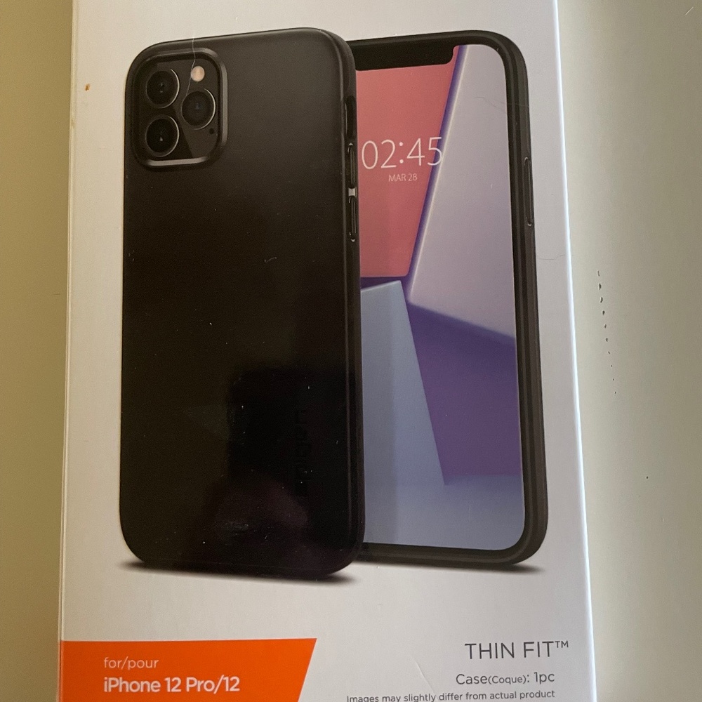 Spigen iPhone 12/iPhone 12 Pro case